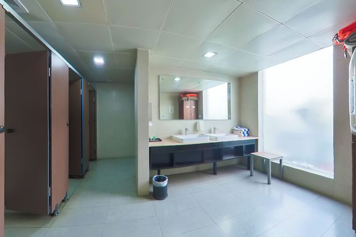 Room 50 of 102