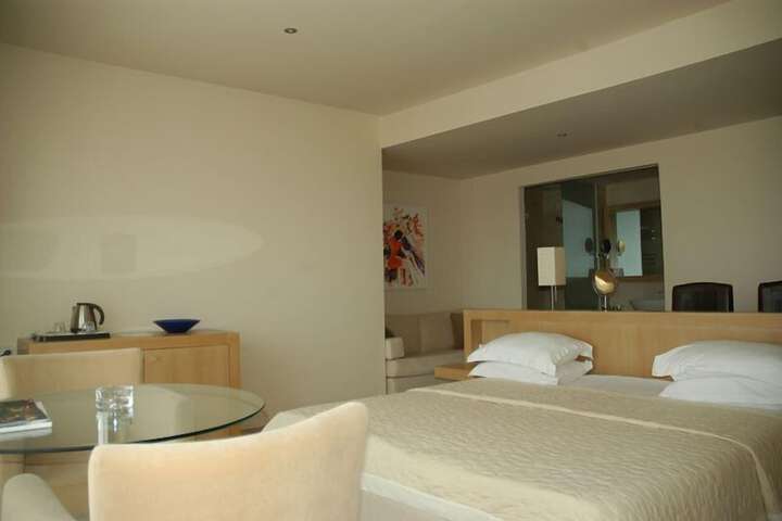 Room 12 of 32