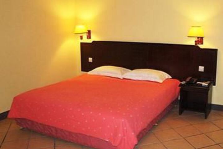 Room 3 of 8