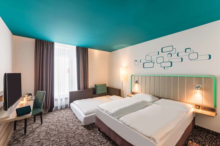 Room 10 of 42