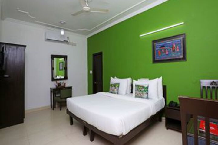 Room 11 of 25