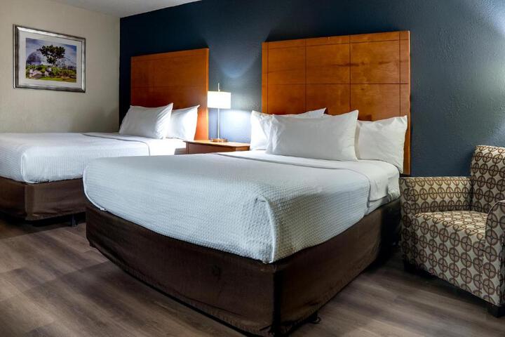 2 Queen Beds Accessible (5 of 5)