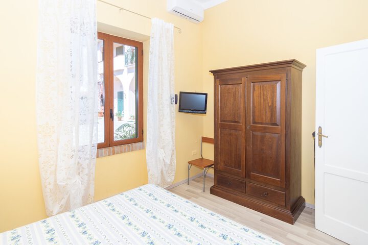 Room 6 of 29