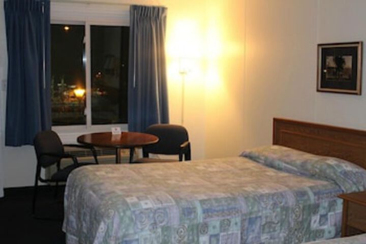 Room 4 of 18