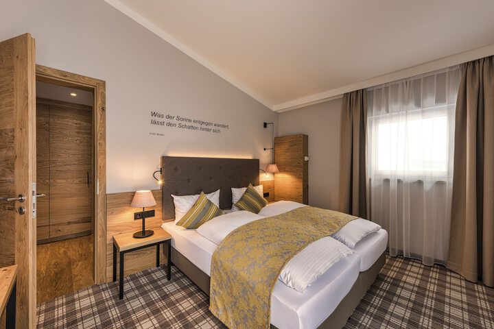 Room 8 of 180