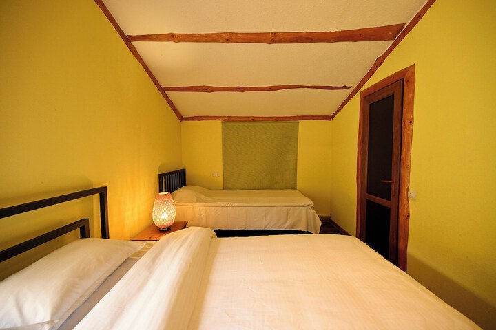Room 4 of 28