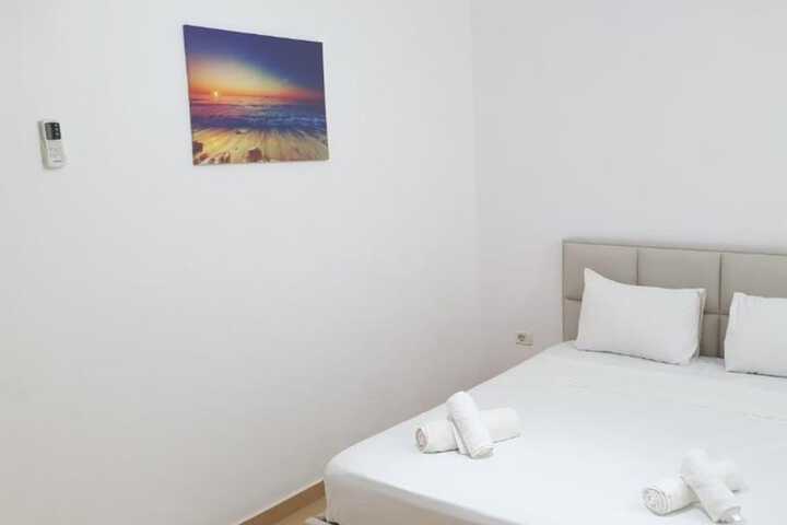 Room 5 of 17