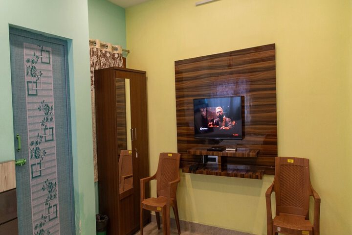 Room 8 of 31
