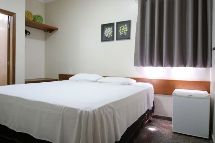 Room 28 of 183