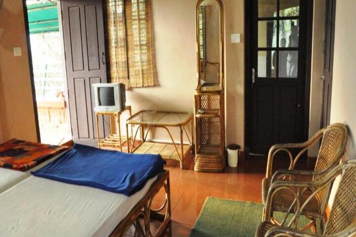Room 3 of 6