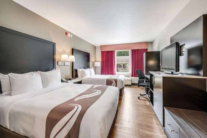 2 Double Beds (4 of 9)