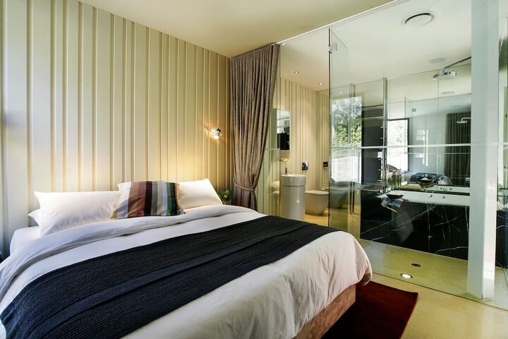 Room 3 of 21