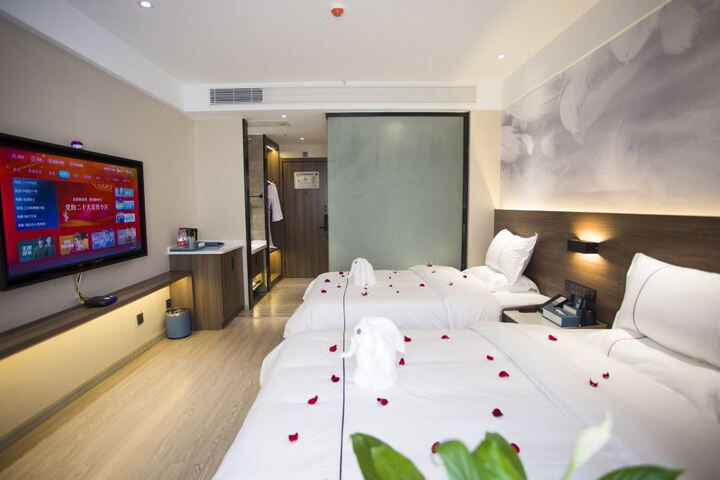 weinan hillman hotel (huazhou branch)