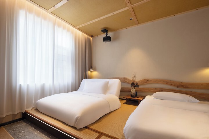 Room 12 of 94