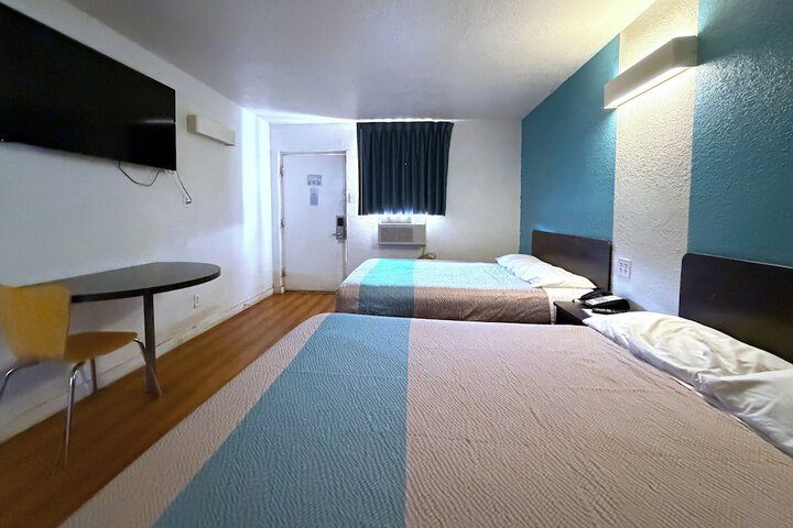 Room 13 of 22