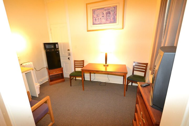 Room 30 of 38