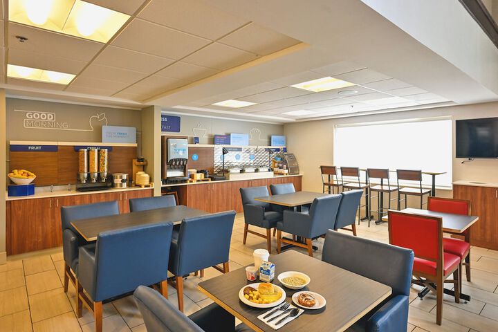 Breakfast/Coffee Service 76 of 108