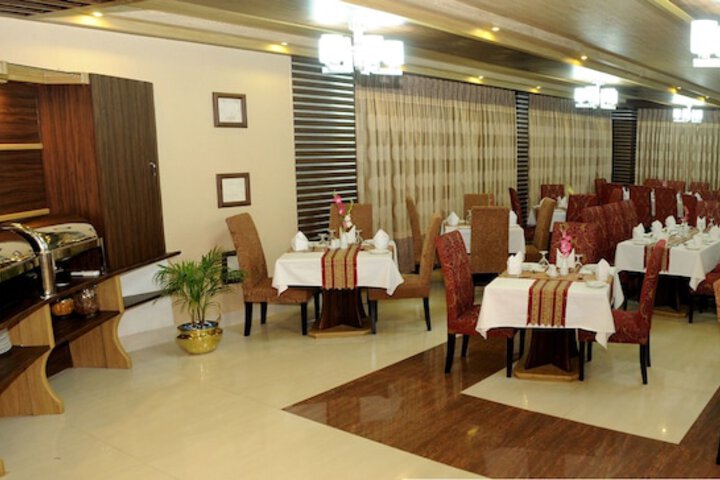 Dining 33 of 47