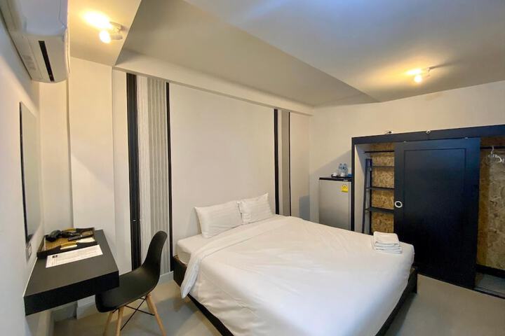 Room 25 of 40