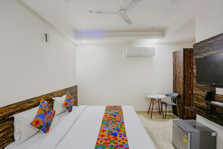 Room 17 of 33