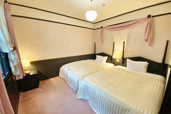 Room 10 of 121