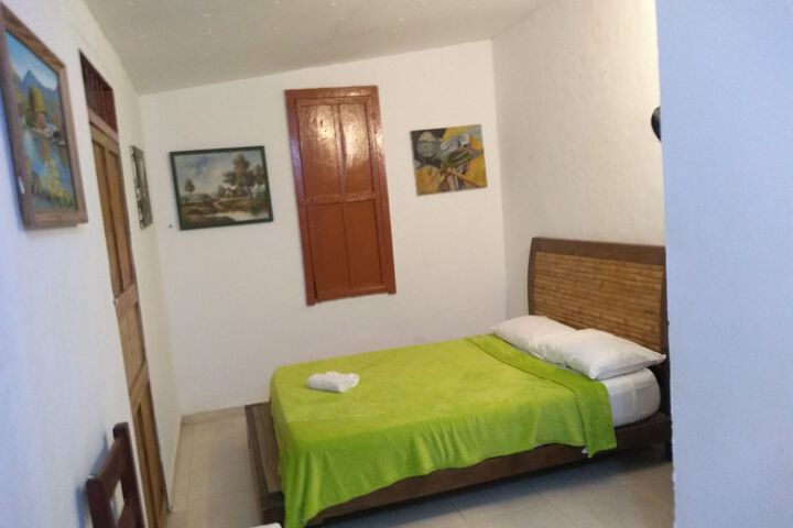 Room 13 of 33