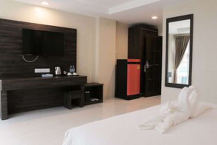 Room 27 of 32