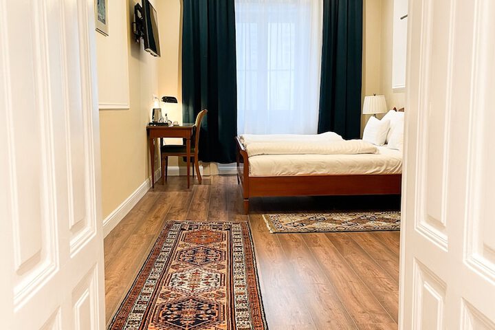 Room 11 of 40