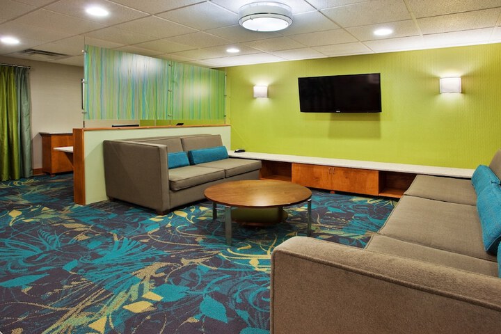 Lobby lounge