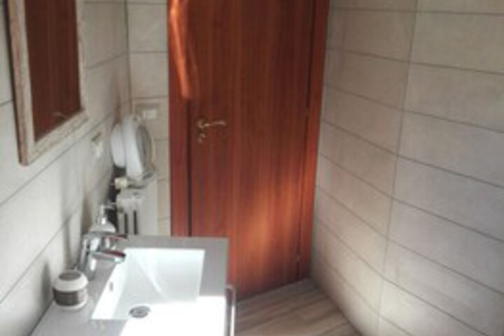 Room 6 of 16