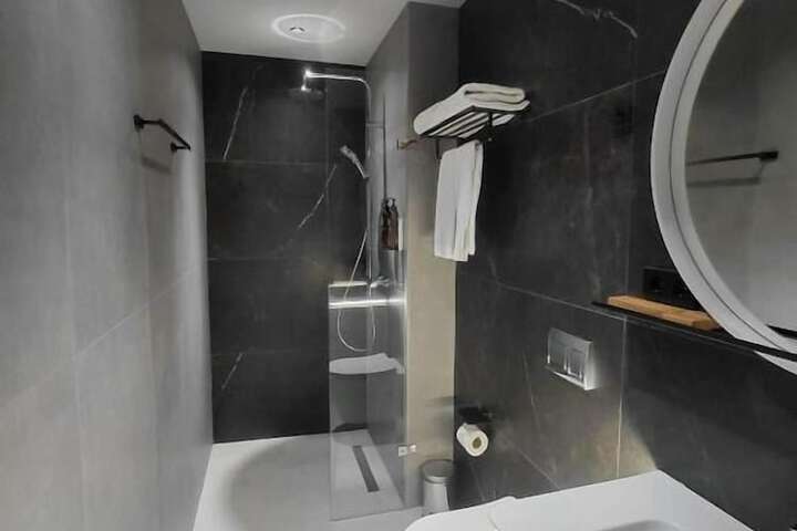 Room 10 of 25
