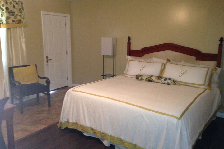 Room 7 of 10