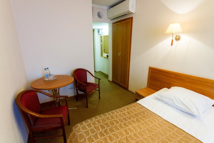 Room 3 of 49
