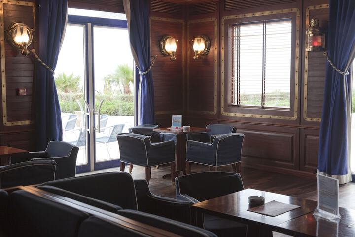 Lounge 46 of 57