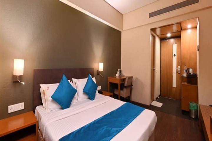Room 14 of 32