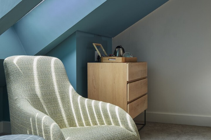 Room 4 of 73