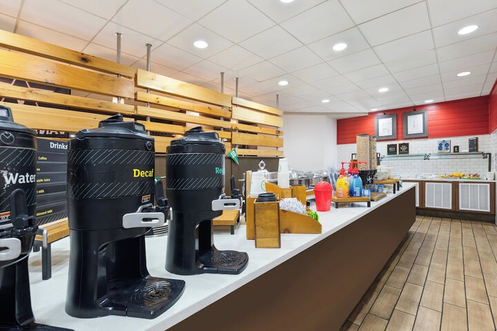 Breakfast/Coffee Service 82 of 121