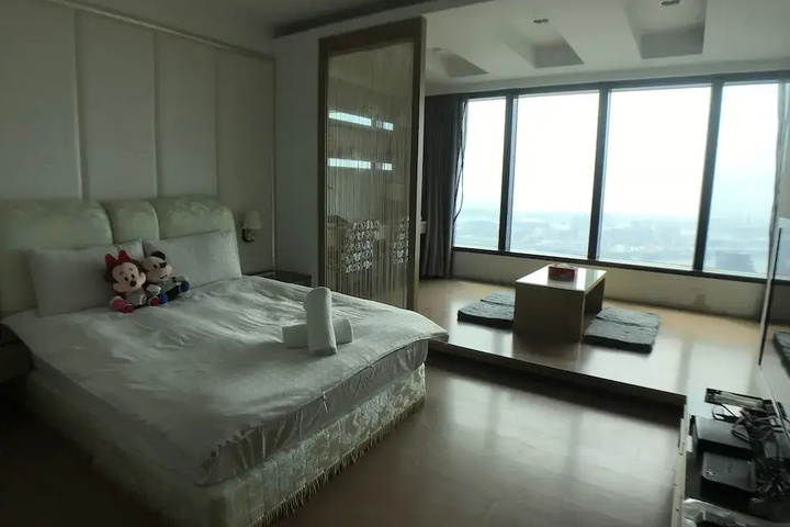 Room 6 of 15