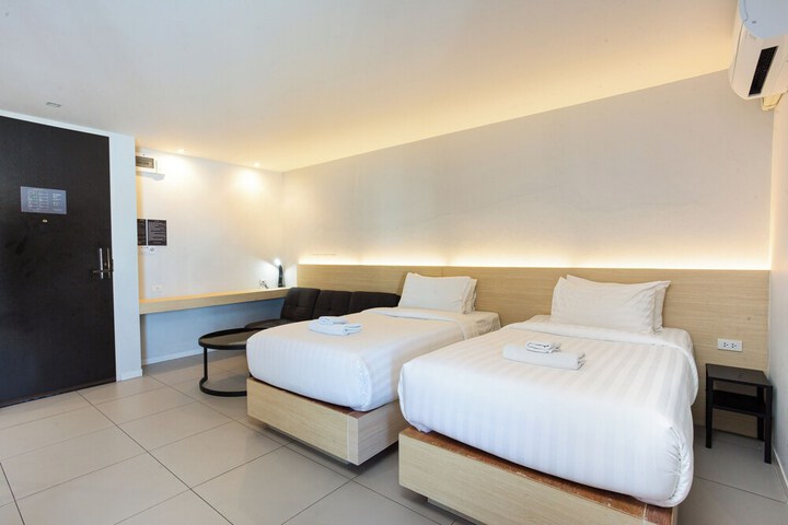 Room 32 of 71