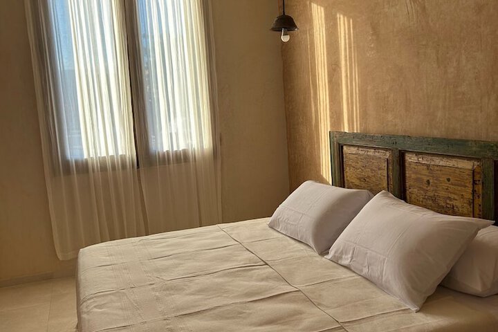 Room 33 of 83