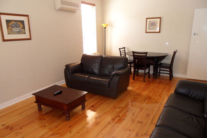 Room 4 of 8