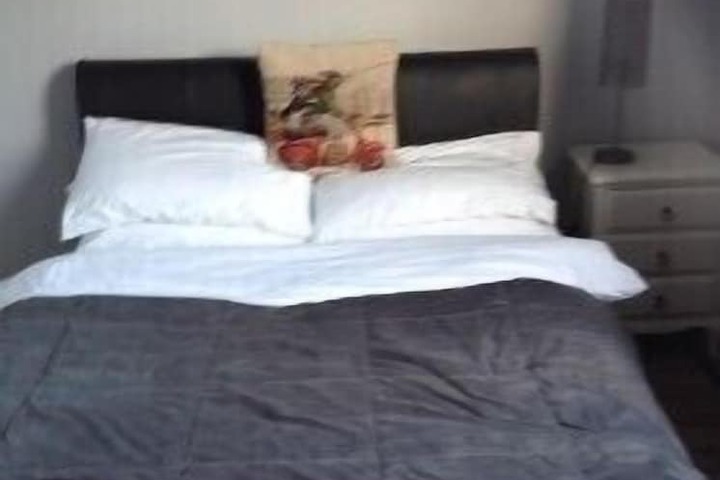 Room 5 of 9