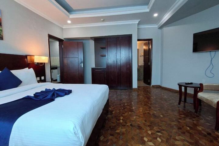 Room 33 of 108