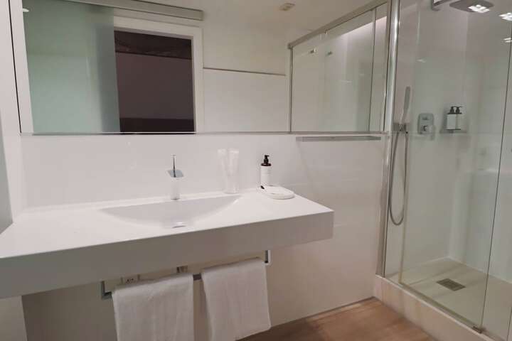 Room 43 of 70