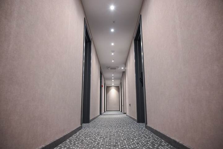 Ballroom/Hall 80 of 84