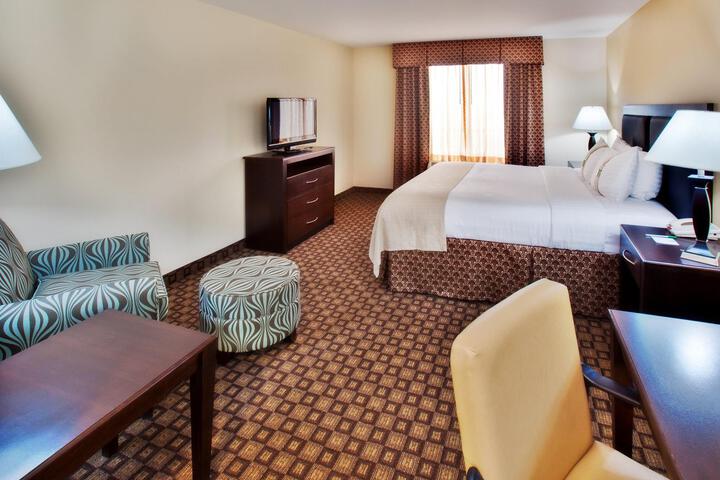 Standard King Bed Accessible (3 of 10)