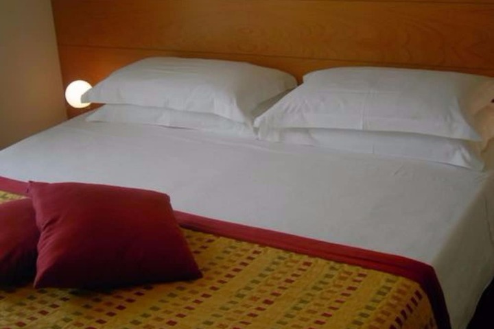 Room 6 of 37