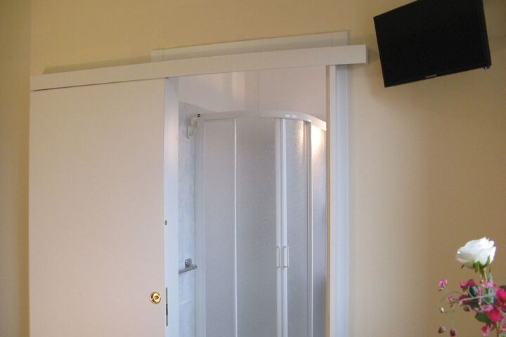 Room 16 of 136