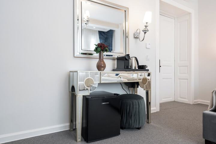 Room 41 of 208