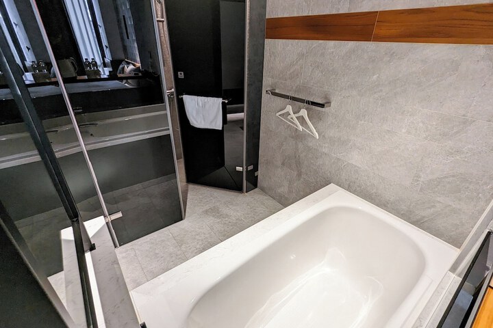 Room 48 of 68